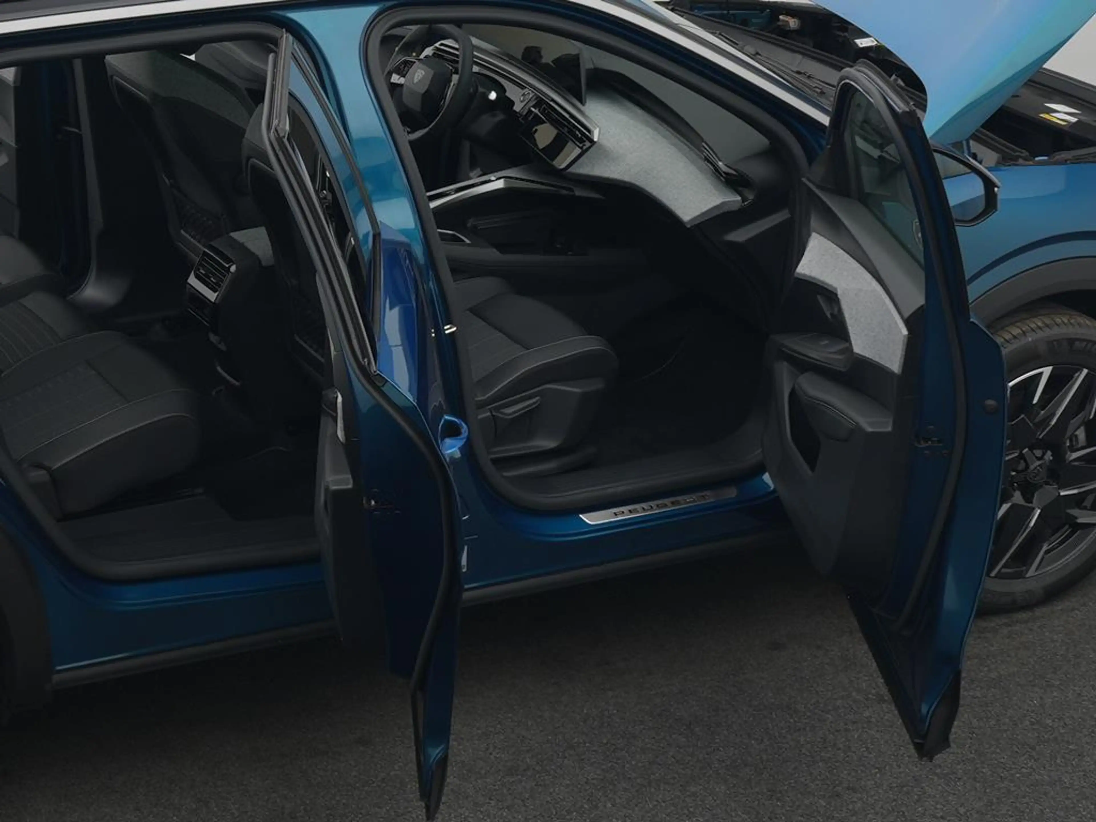 Peugeot 5008 GT HYBRID 145 e-DSC6 — photo 13