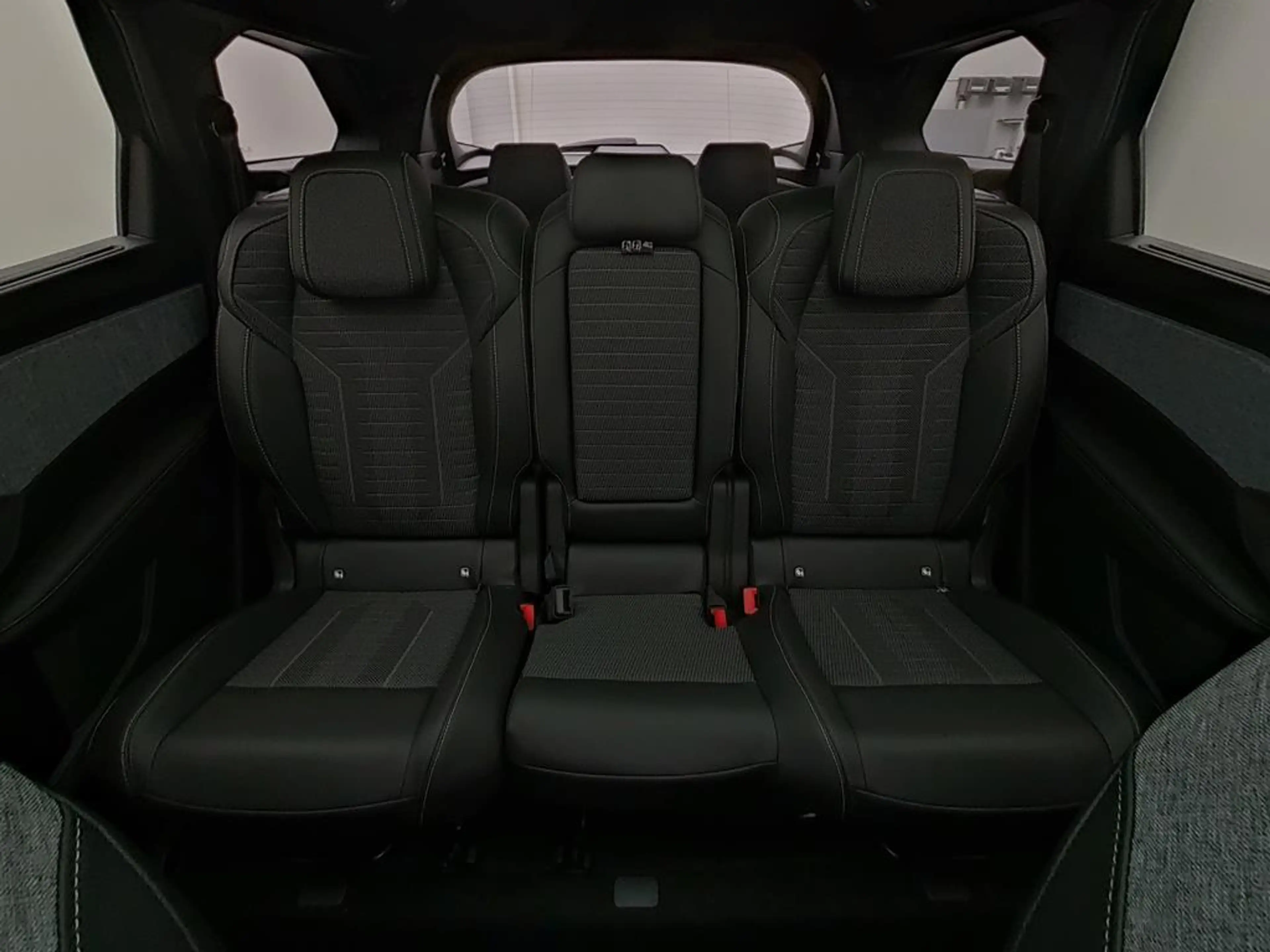 Peugeot 5008 GT HYBRID 145 e-DSC6 — photo 18