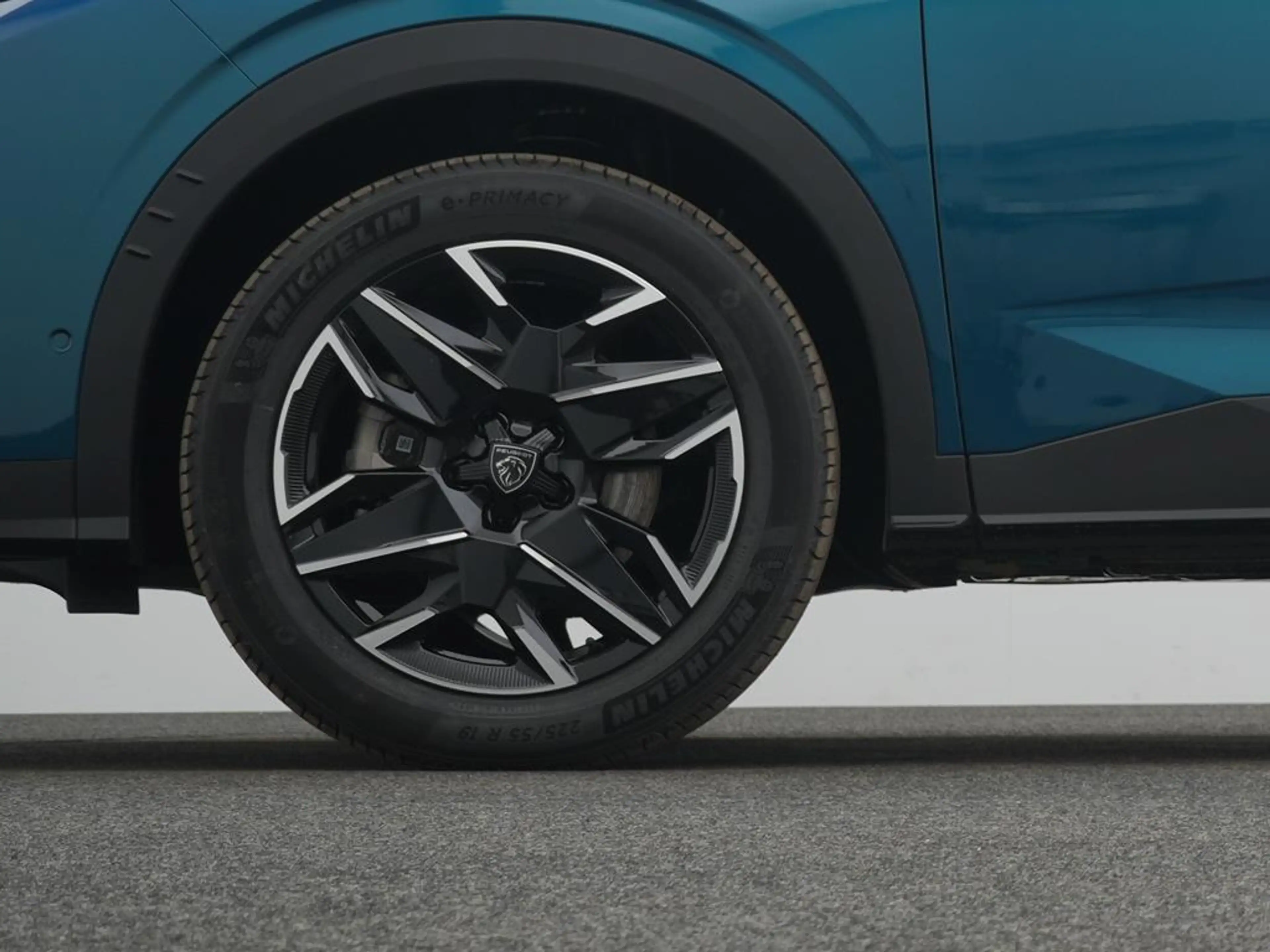 Peugeot 5008 GT HYBRID 145 e-DSC6 — photo 10