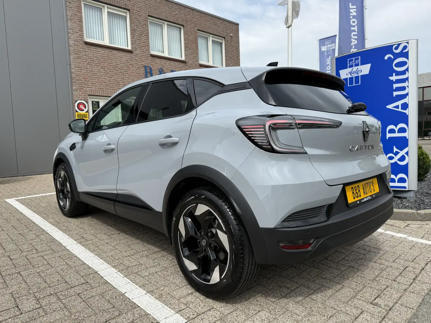 Renault Captur 1.3 mild hybrid 160pk Automaat Techno l ACC l CAME Grau - 2