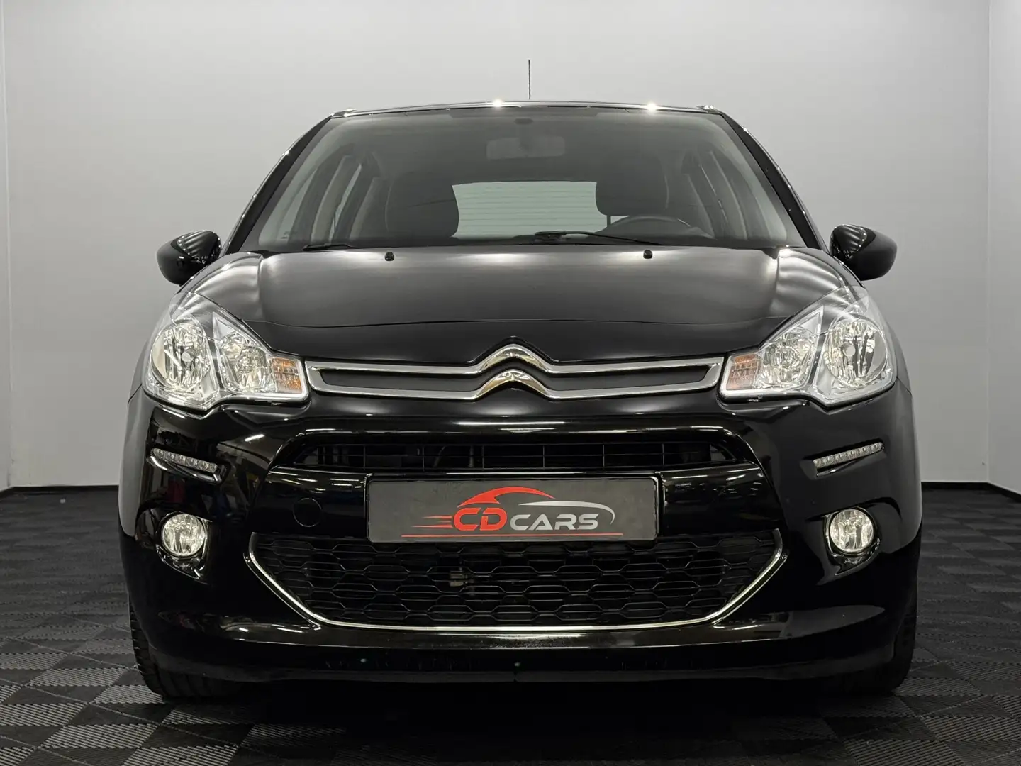 Citroen C3 1.2 PureTech Feel Edition Clima, Navi, Cruise cont Zwart - 2