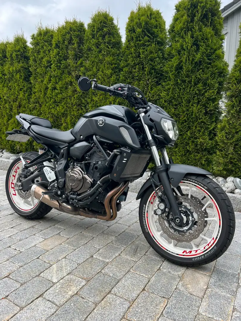 Yamaha MT-07 Schwarz - 1