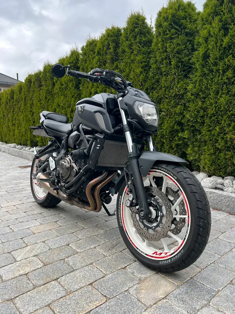 Yamaha MT-07 Schwarz - 2