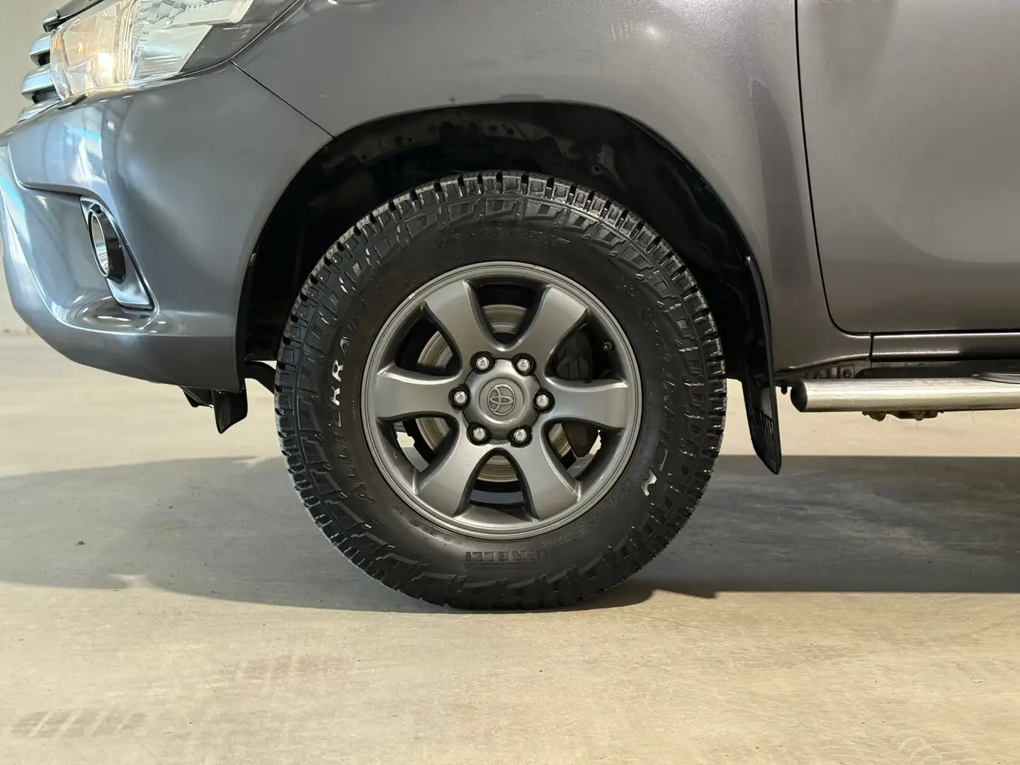Toyota Hilux 2.4 D-4D-F Double Cab Cool Comfort 2017 CAMERA Grijs - 2