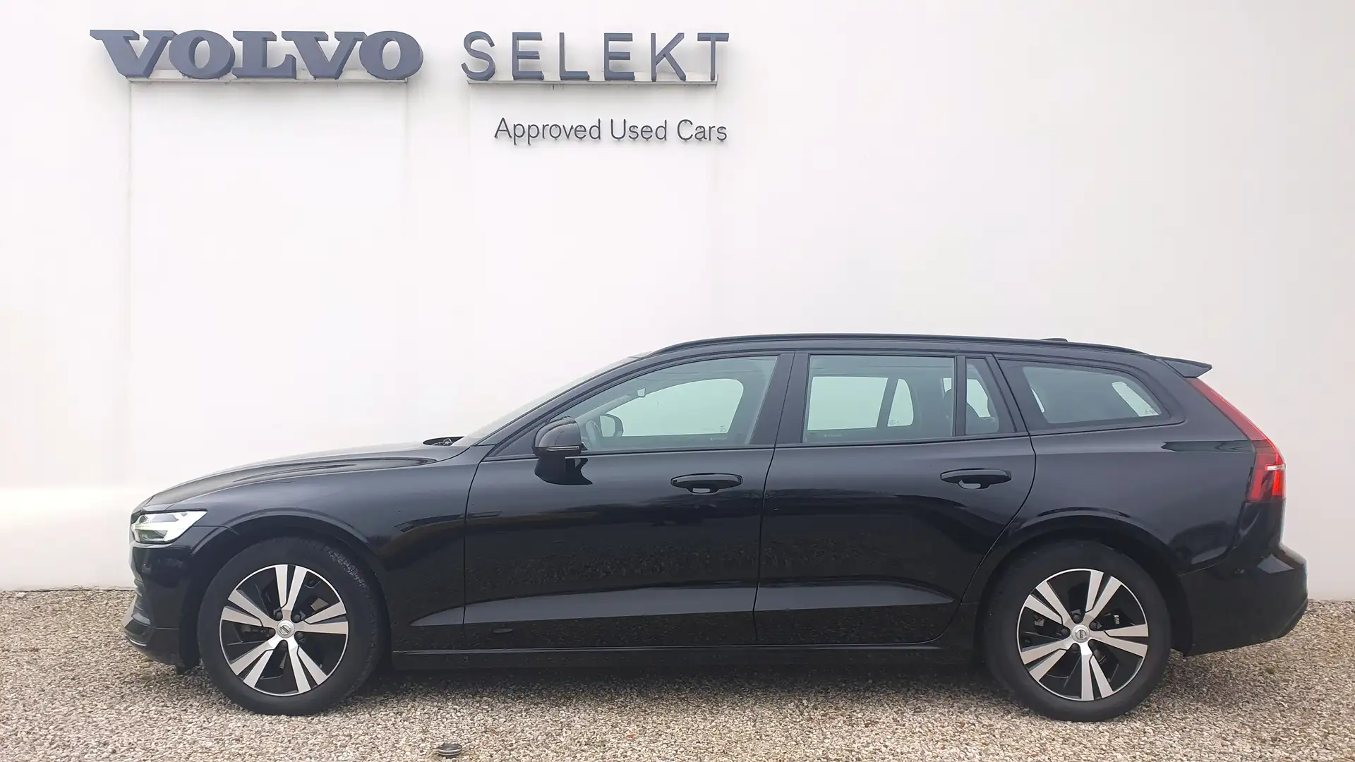 Volvo V60 V60 2.0 b4 (D) Momentum Business auto Schwarz - 2