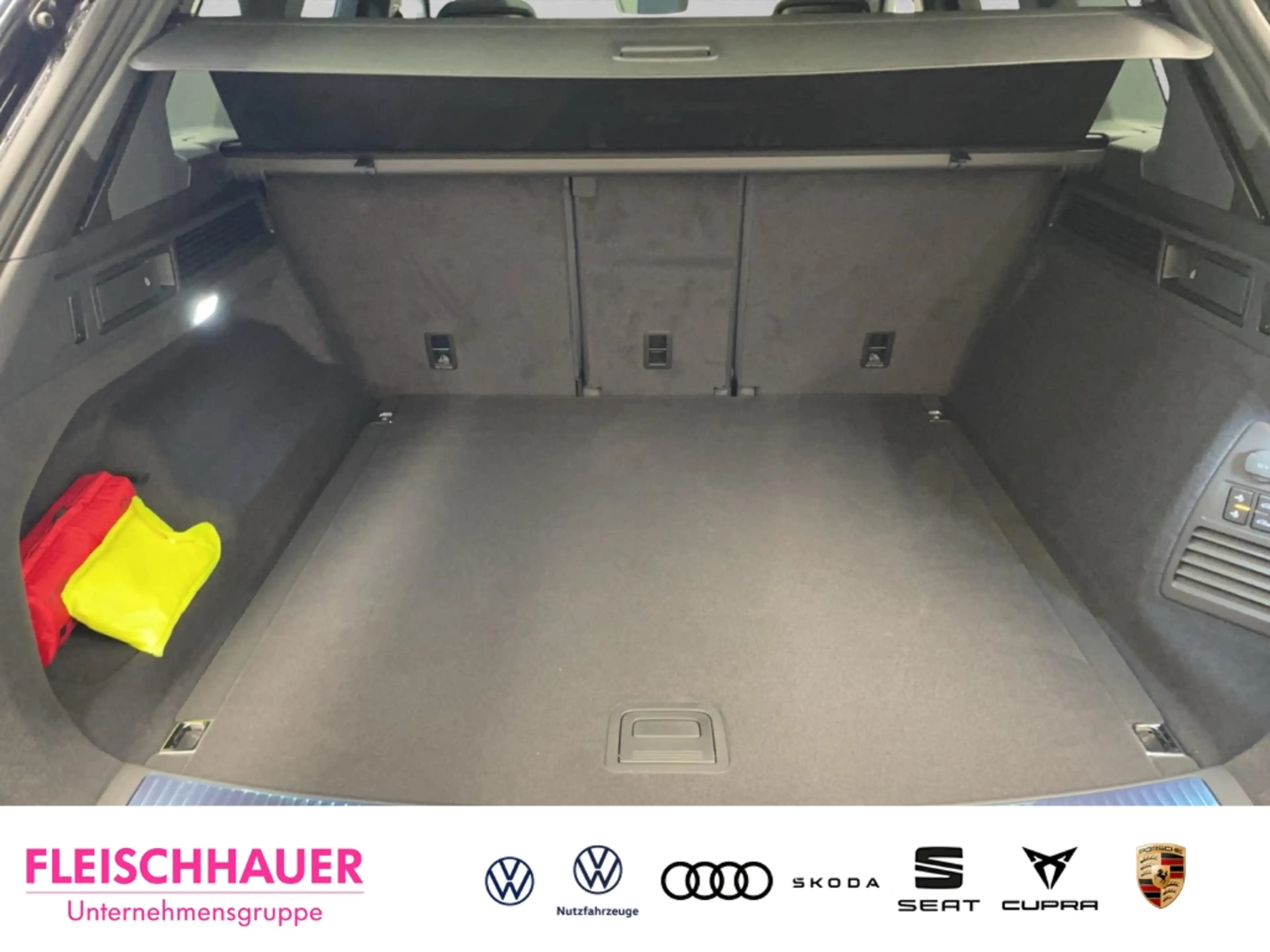 Volkswagen Touareg 3,0 TDI 4Motion R-Line Final Edition StandHZG Navi — photo 6