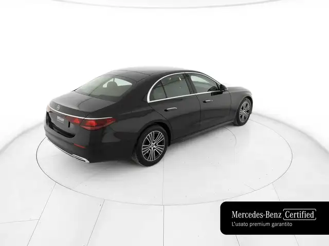 Mercedes-Benz E-Class view 4