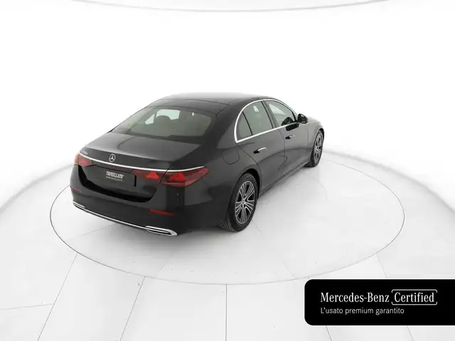 Mercedes-Benz E-Class view 3