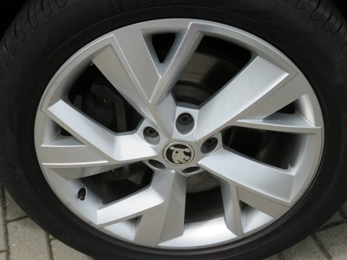 Skoda Kodiaq Style 4x4 140kW StHZ RFK ACC DSG Zwart - 2