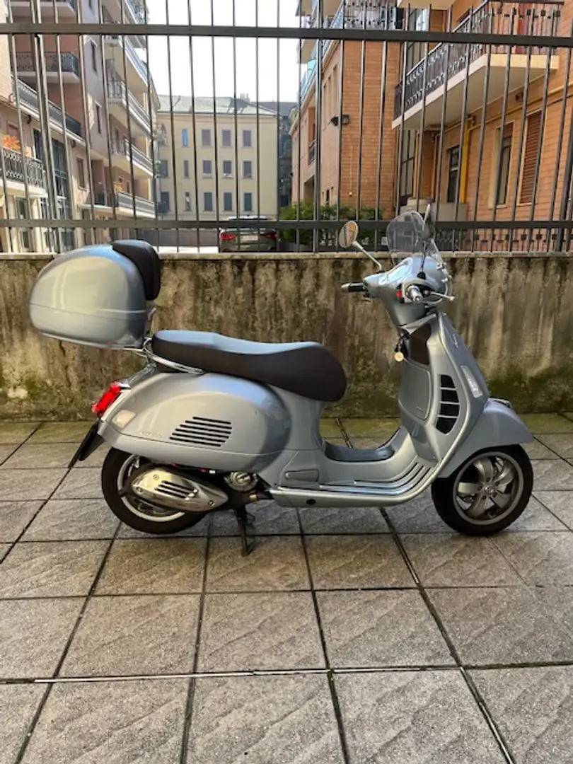 Vespa GTS 300 ABS Plateado - 2