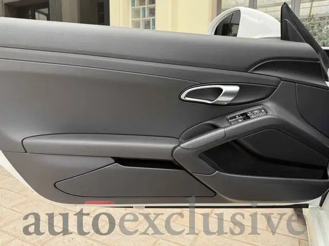 Porsche 718 Boxster view 11