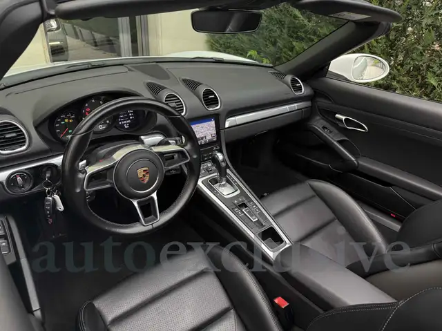 Porsche 718 Boxster view 8