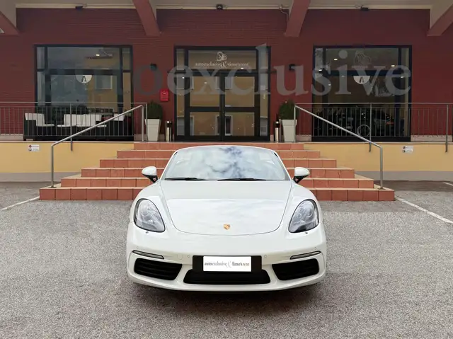 Porsche 718 Boxster view 4