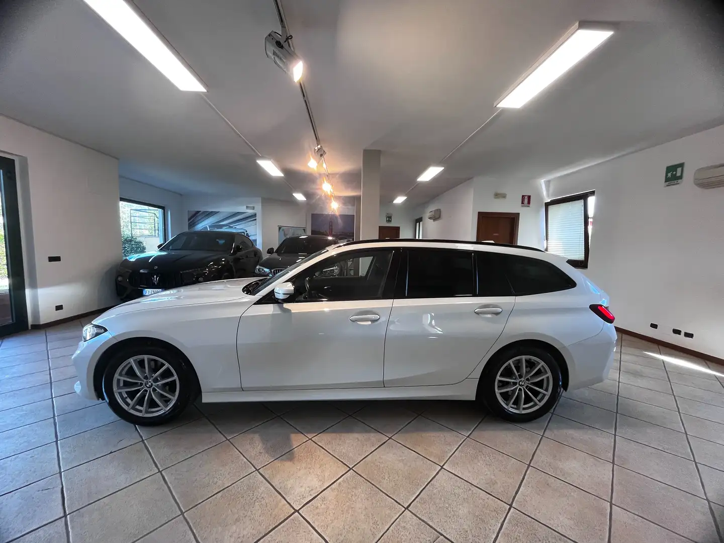 BMW 316 Touring 316d Touring mhev 48V auto Bianco - 2