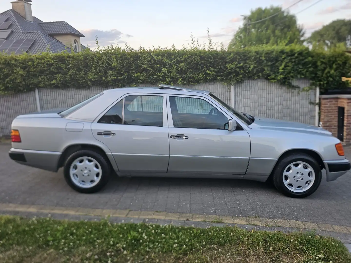Mercedes-Benz 260 260E Berline 02/1990 - 2