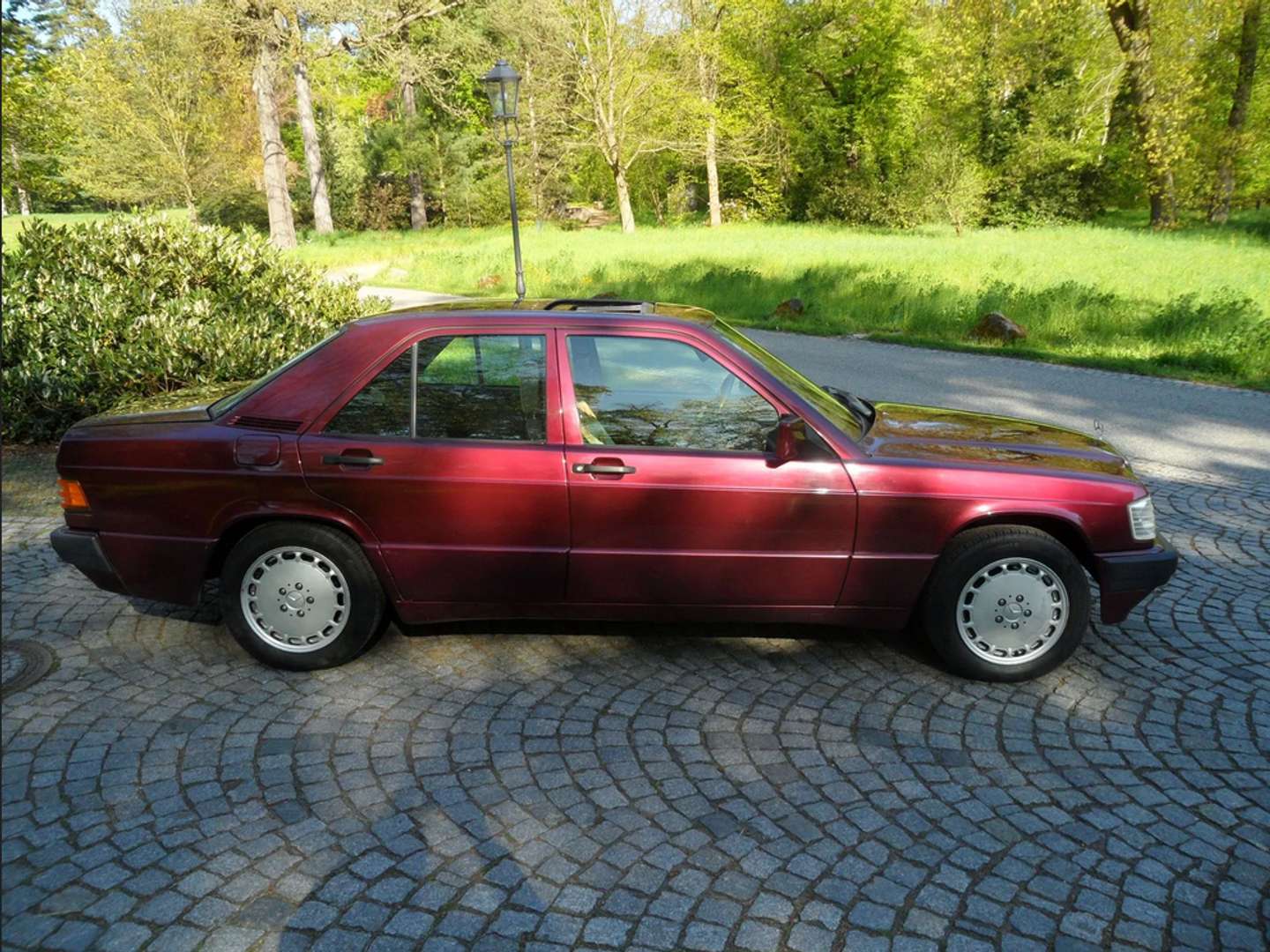 Second hand Mercedes Benz 190 1.8