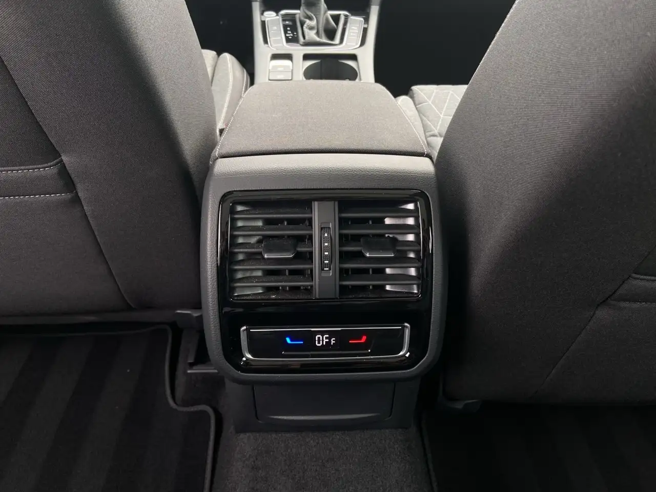 Volkswagen Passat Variant 2.0TDI DSG *AHK*STDHZG*PANO*NAVI* 15