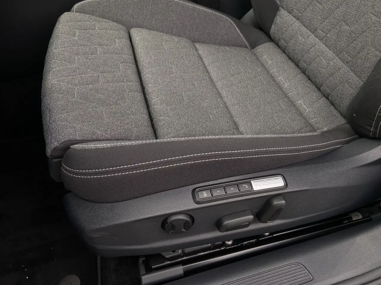 Volkswagen Passat Variant 2.0TDI DSG *AHK*STDHZG*PANO*NAVI* 16