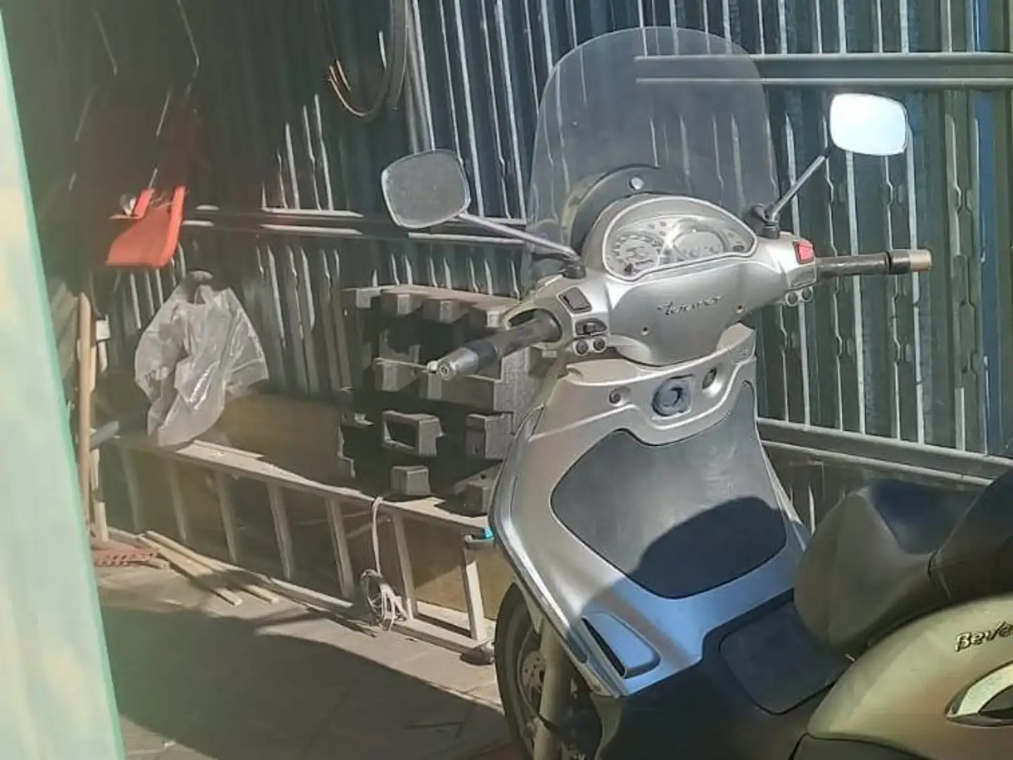Piaggio Beverly 300 Argento - 2
