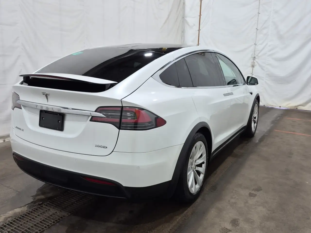 Tesla Model X снимка Tesla Model X