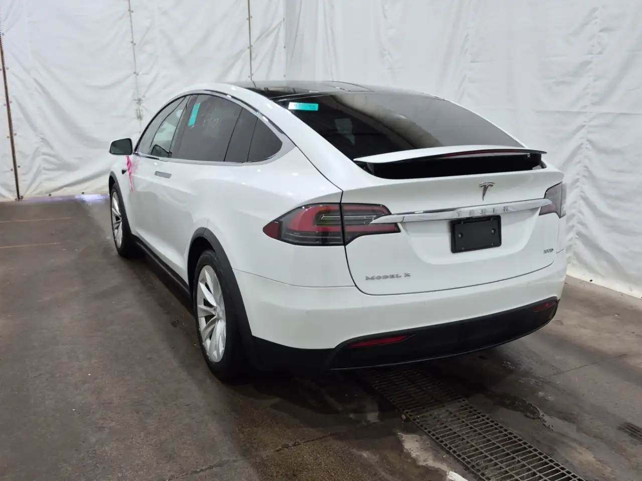 Tesla Model X снимка Tesla Model X