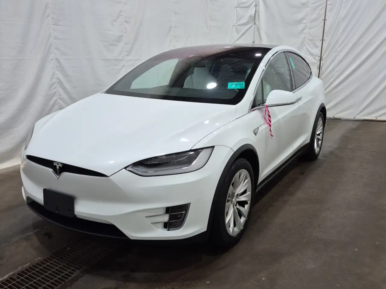 Tesla Model X снимка Tesla Model X