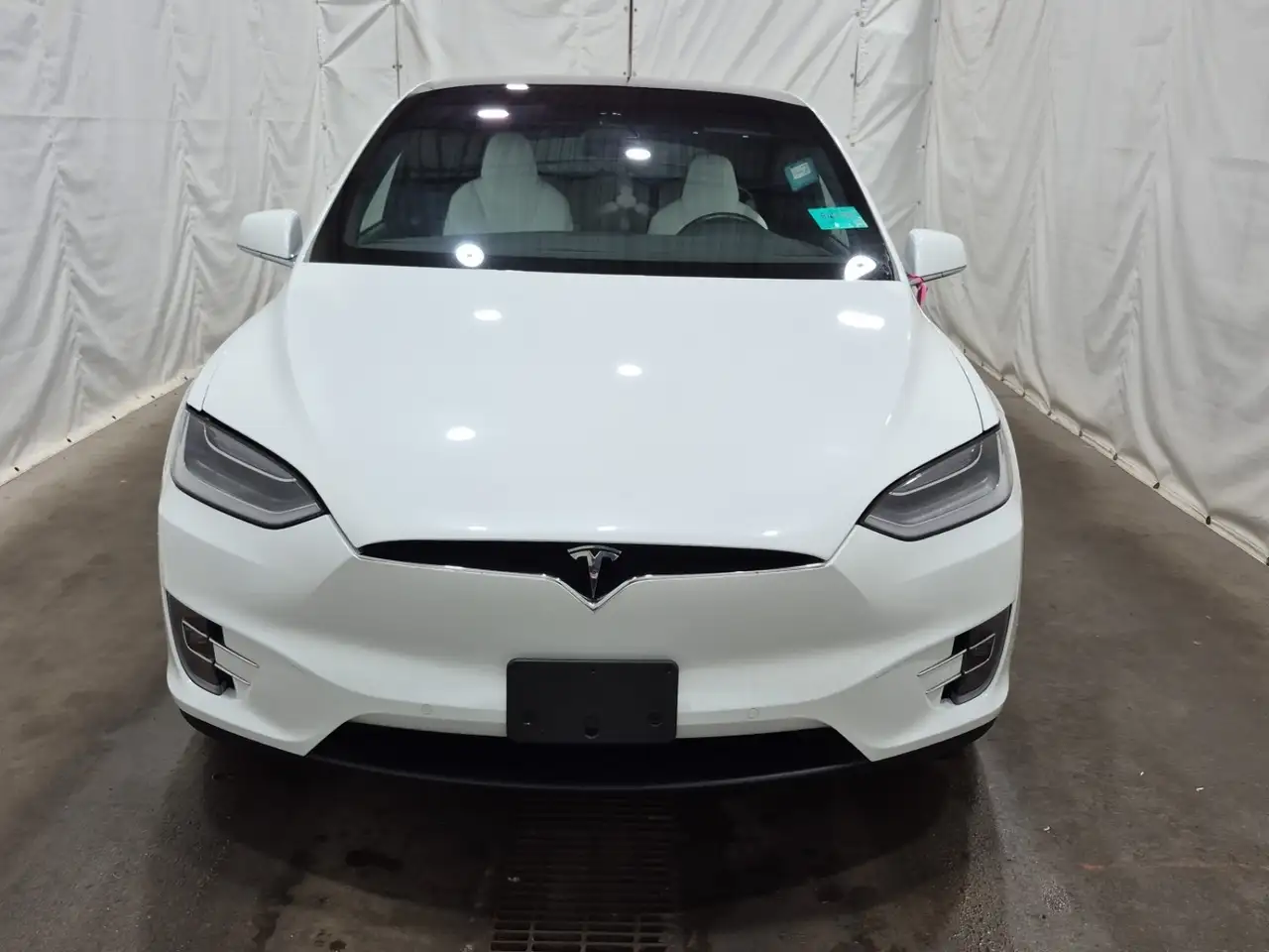 Tesla Model X снимка Tesla Model X