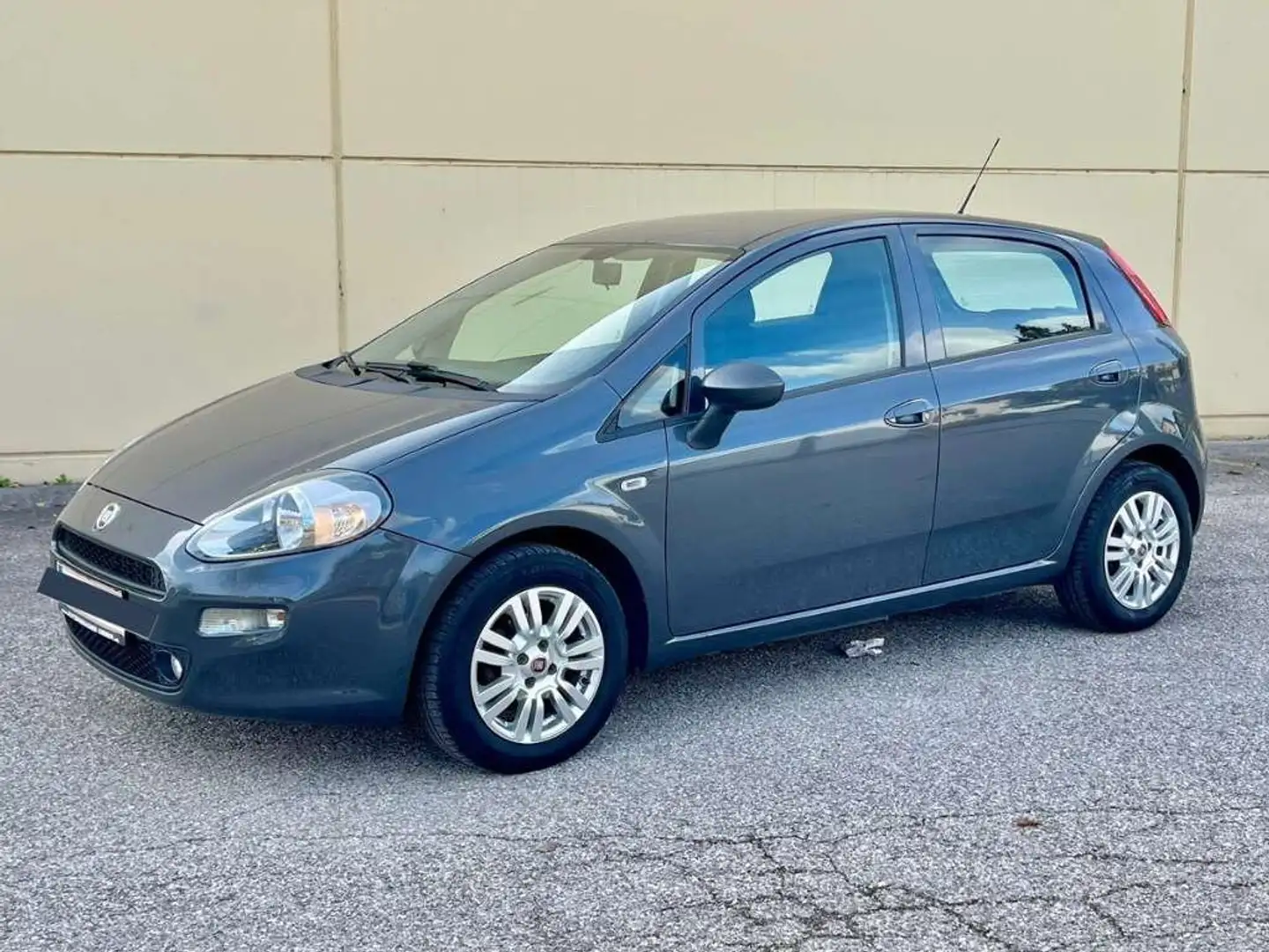 Fiat Punto Punto 1,3 Multijet II 85 ECO Easy Easy Grau - 2