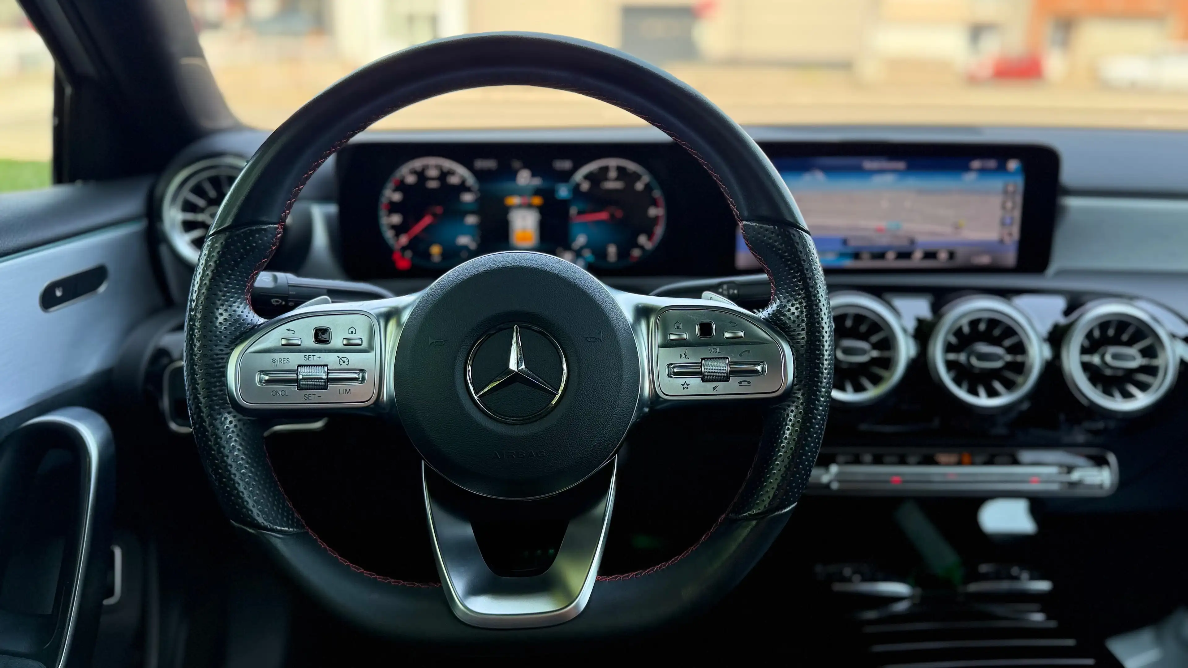 Mercedes-Benz A 220 * d 4-Matic* PACK AMG* 1 PROP* TOIT PANO* LED* CAMERA* — photo 10