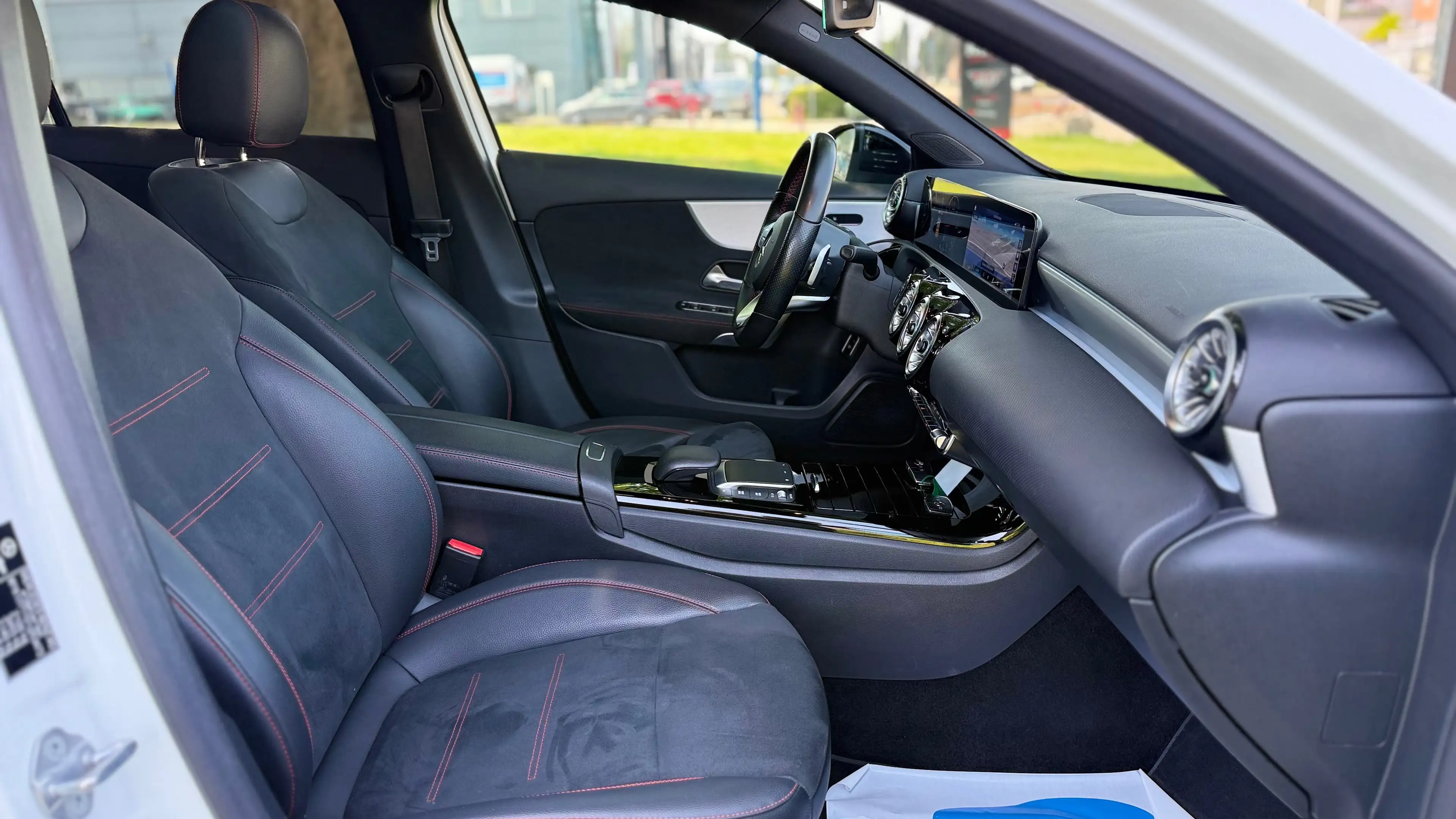 Mercedes-Benz A 220 * d 4-Matic* PACK AMG* 1 PROP* TOIT PANO* LED* CAMERA* — photo 13