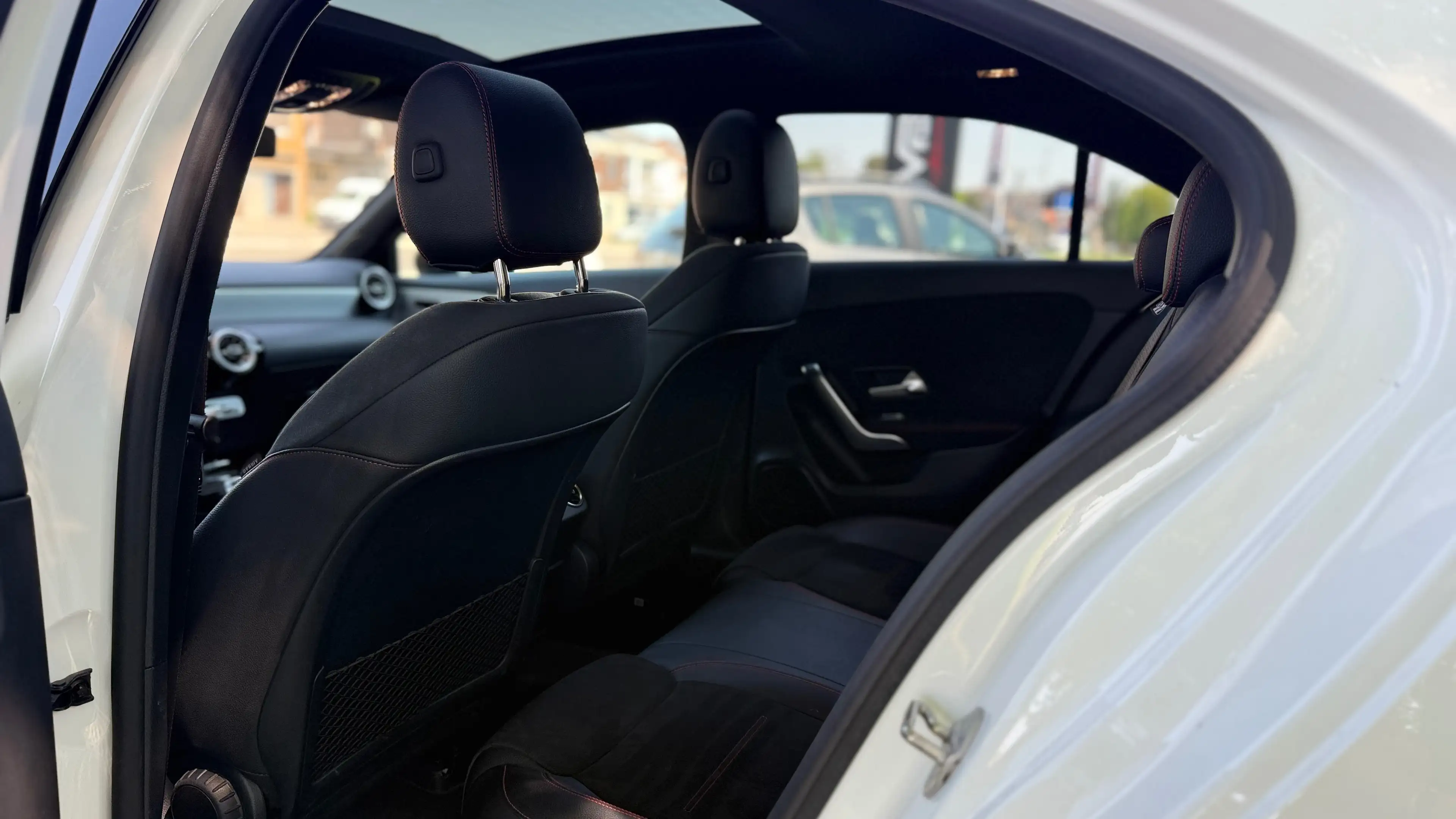 Mercedes-Benz A 220 * d 4-Matic* PACK AMG* 1 PROP* TOIT PANO* LED* CAMERA* — photo 7