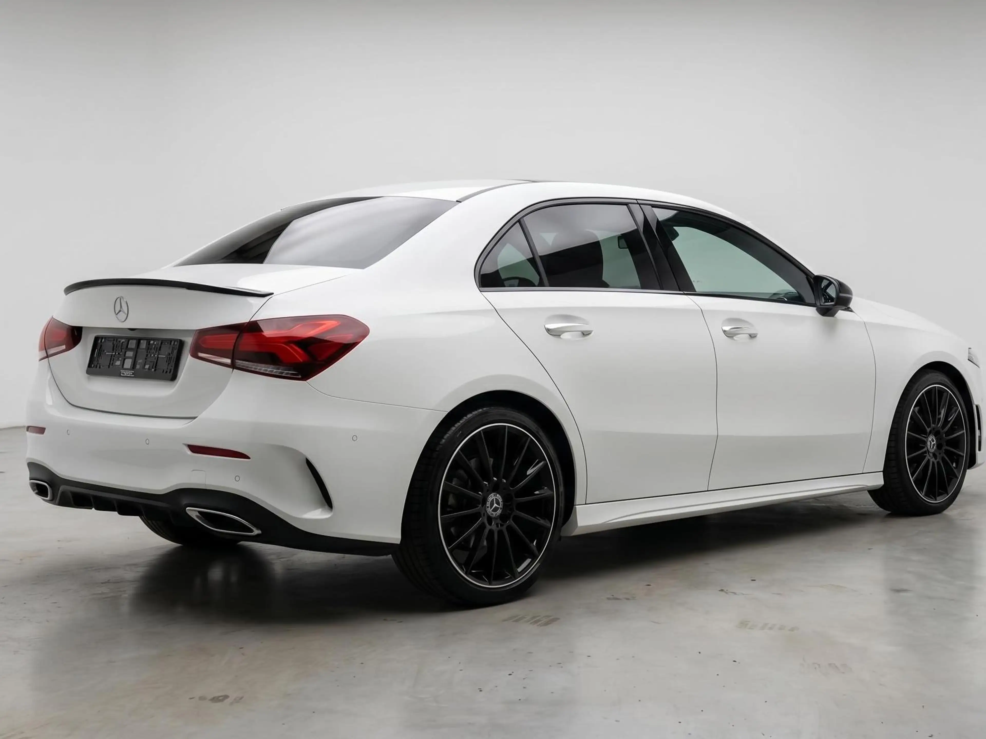 Mercedes-Benz A 220 * d 4-Matic* PACK AMG* 1 PROP* TOIT PANO* LED* CAMERA* — photo 4