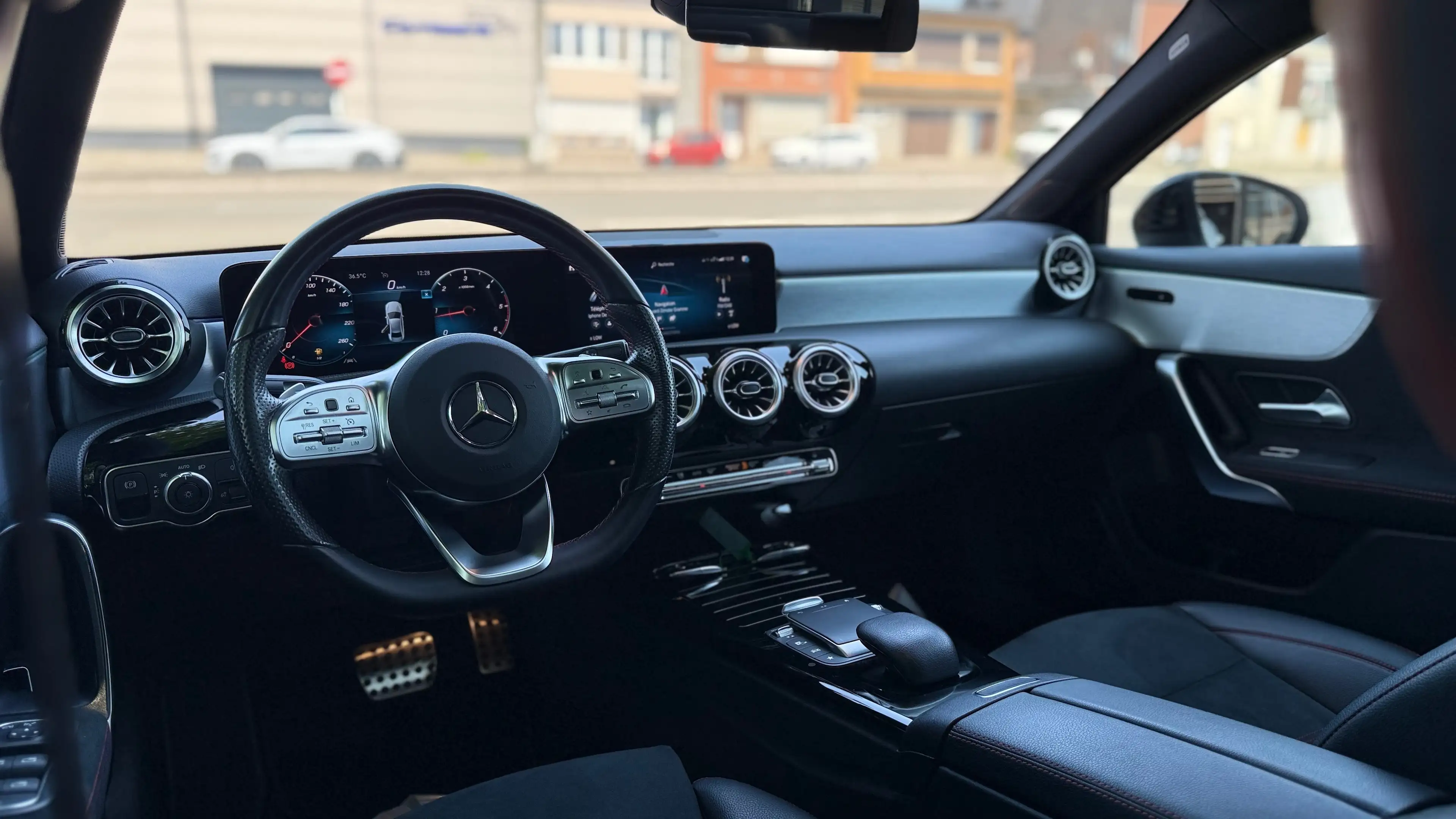 Mercedes-Benz A 220 * d 4-Matic* PACK AMG* 1 PROP* TOIT PANO* LED* CAMERA* — photo 8