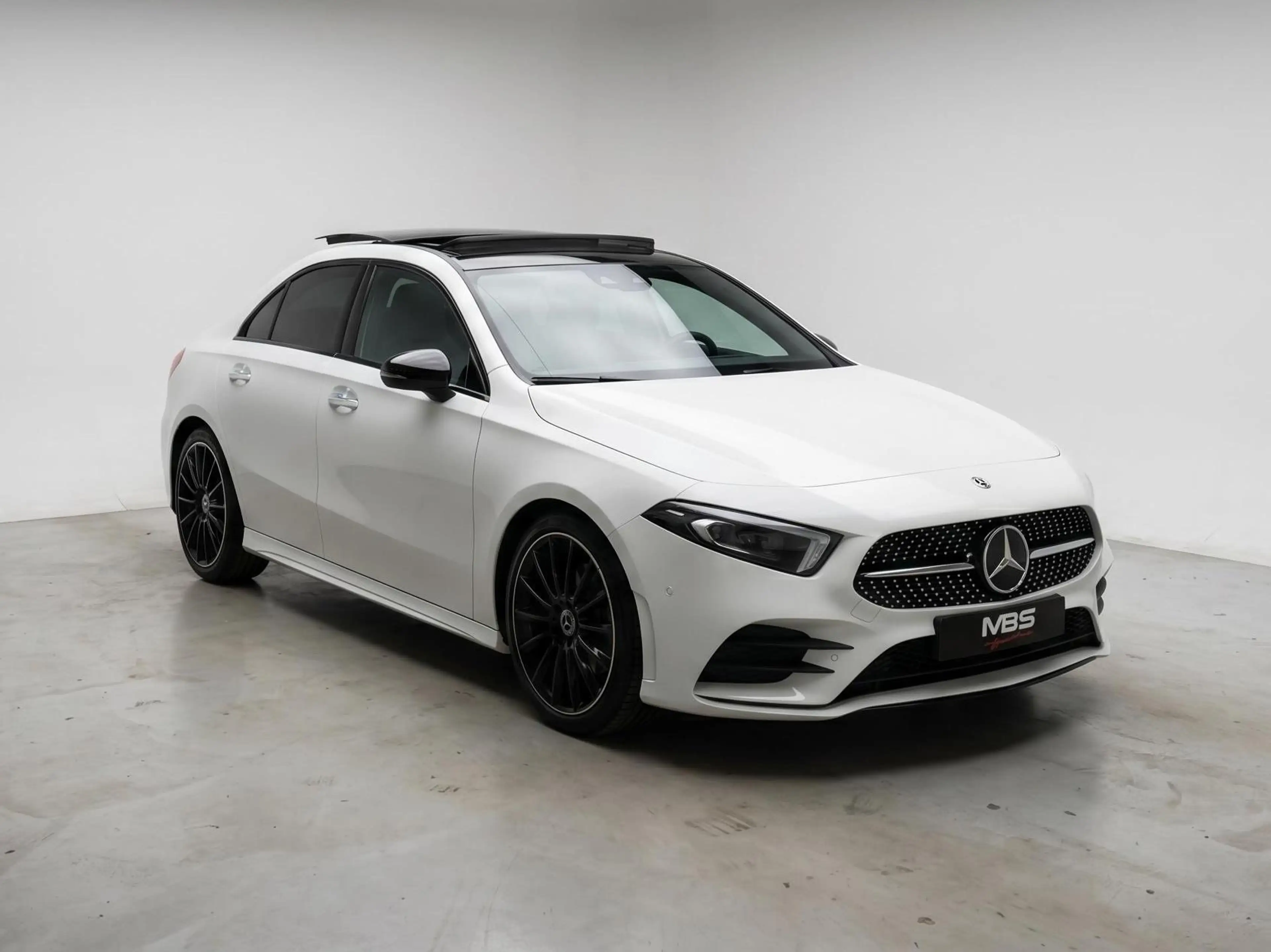 Mercedes-Benz A 220 * d 4-Matic* PACK AMG* 1 PROP* TOIT PANO* LED* CAMERA* — photo 3