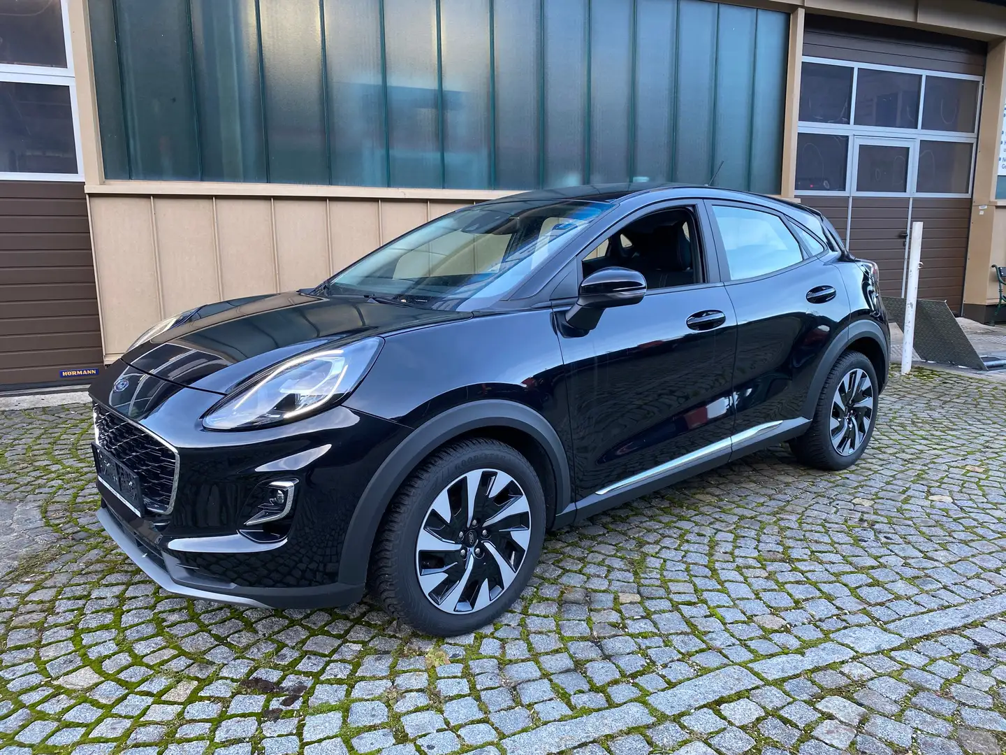Ford Puma 1,0 EcoBoost Hybrid Titanium Schwarz - 2