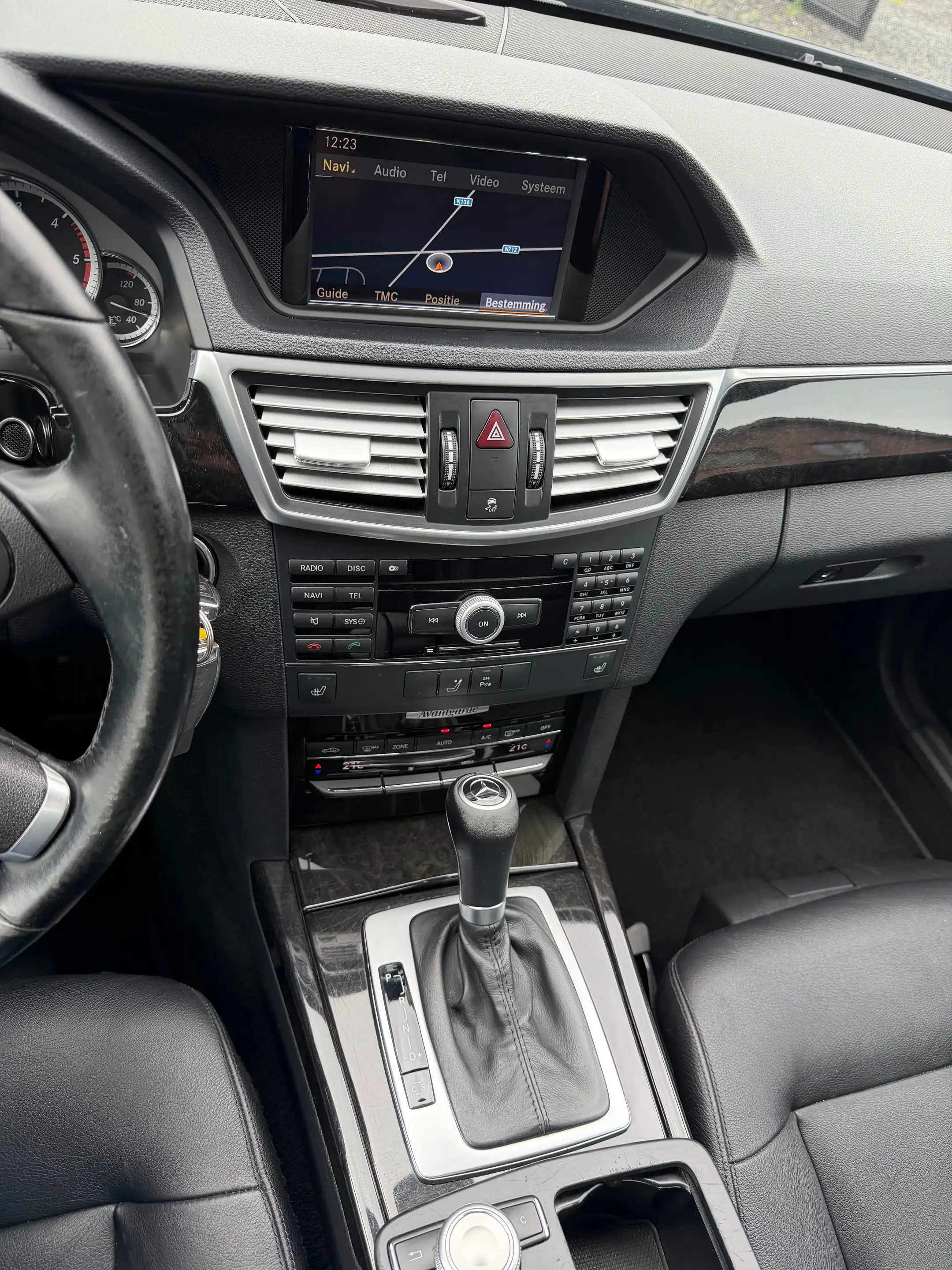 Mercedes-Benz E 200 E 200 CDI BE Avantgarde — photo 19