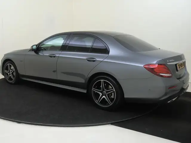 Mercedes-Benz E-Class view 3