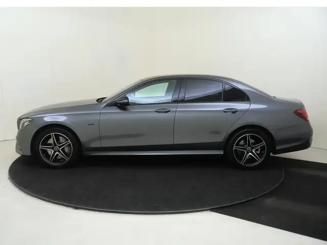 Mercedes-Benz E-Class view 8
