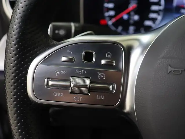 Mercedes-Benz E-Class view 12