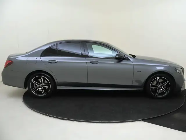 Mercedes-Benz E-Class view 9