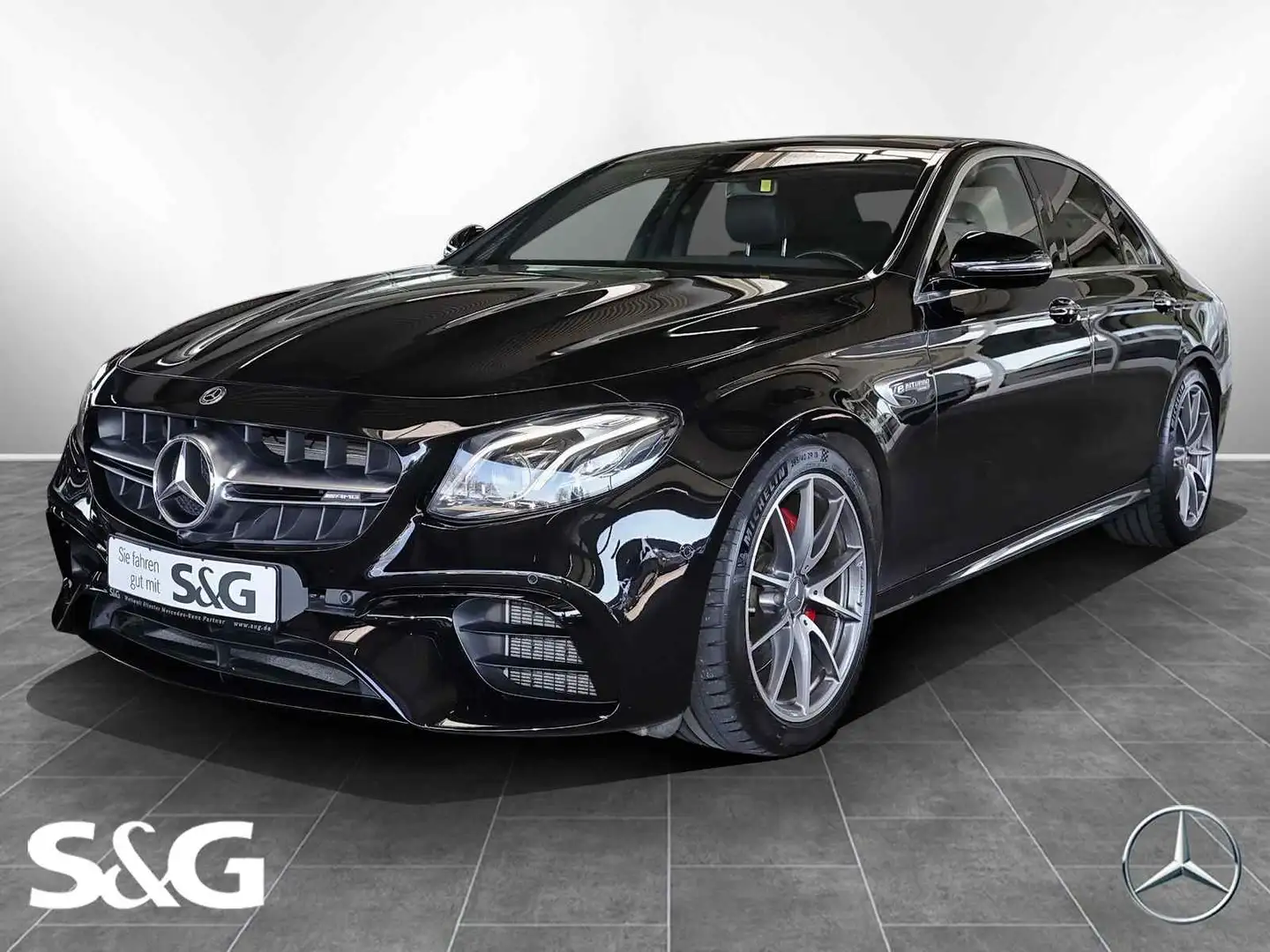 Mercedes-Benz E 63 AMG 4M AMG PANORAMA+AIRMATIC+TOTWINKEL+19" Чорний - 1
