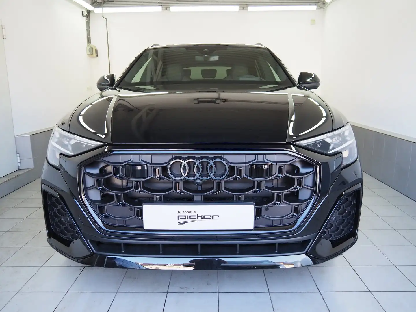 Audi Q8 50 TDI quattro Schwarz - 2