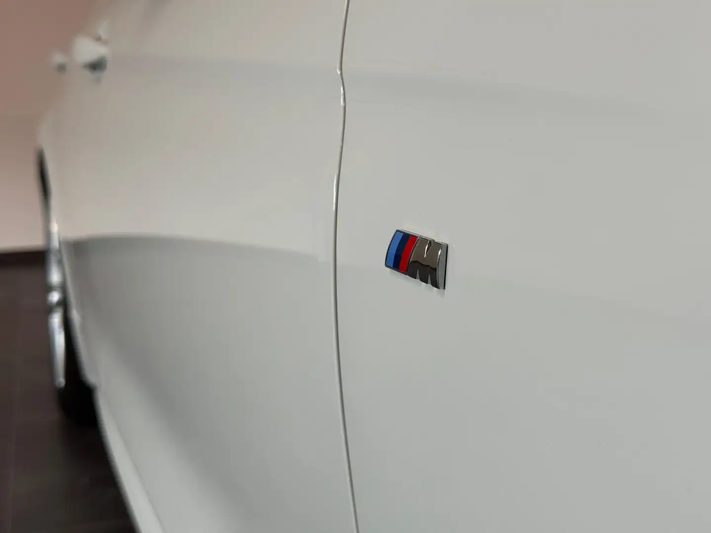 BMW 330 d xDrive M-Sport TÜV-NEU NAV+LED+HuD+AHK+KAM Weiß - 2