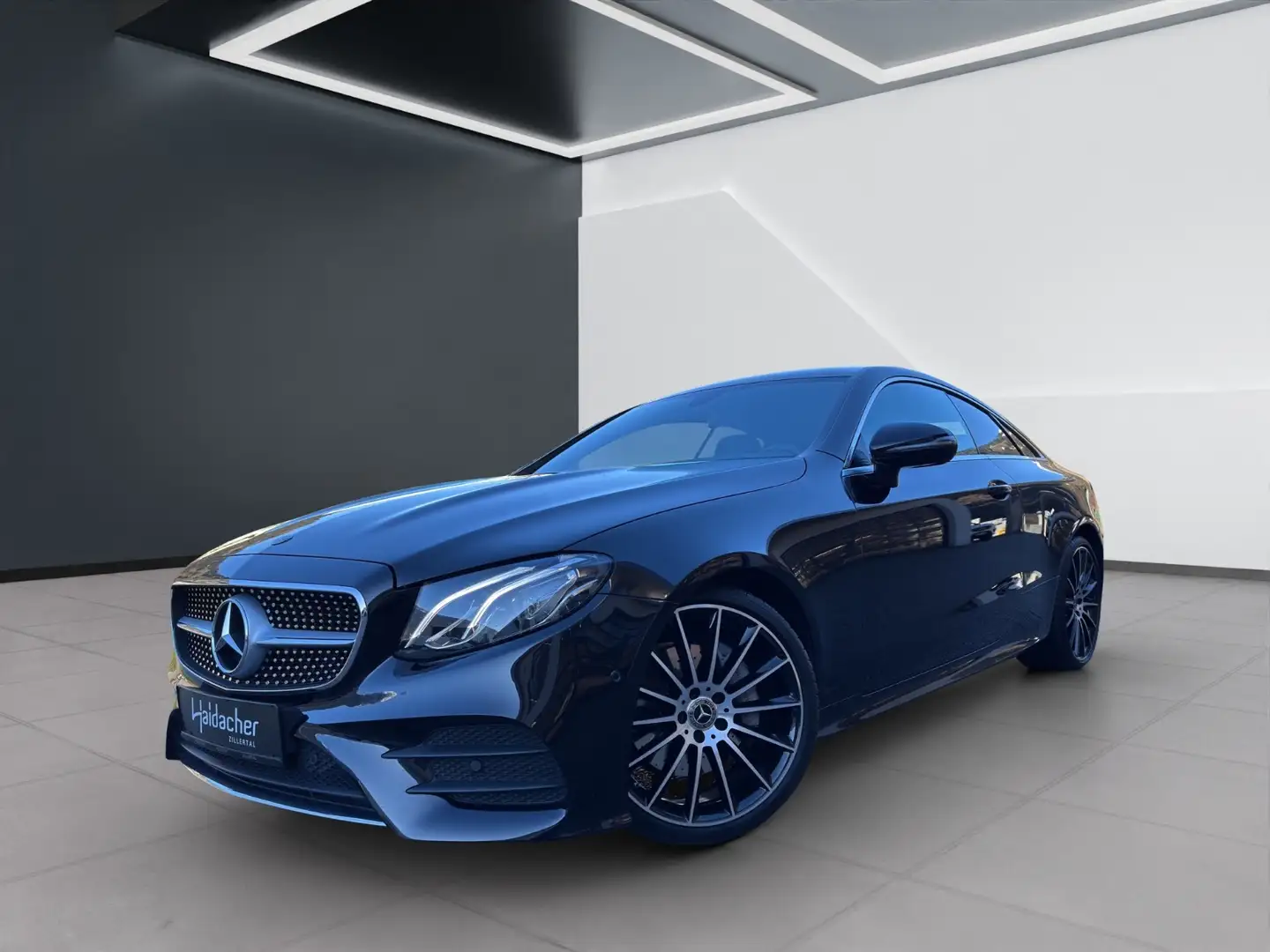 Mercedes-Benz E 200 Aut. AMG Ambi AUT Navi RKam Klima LED PTS Schwarz - 2