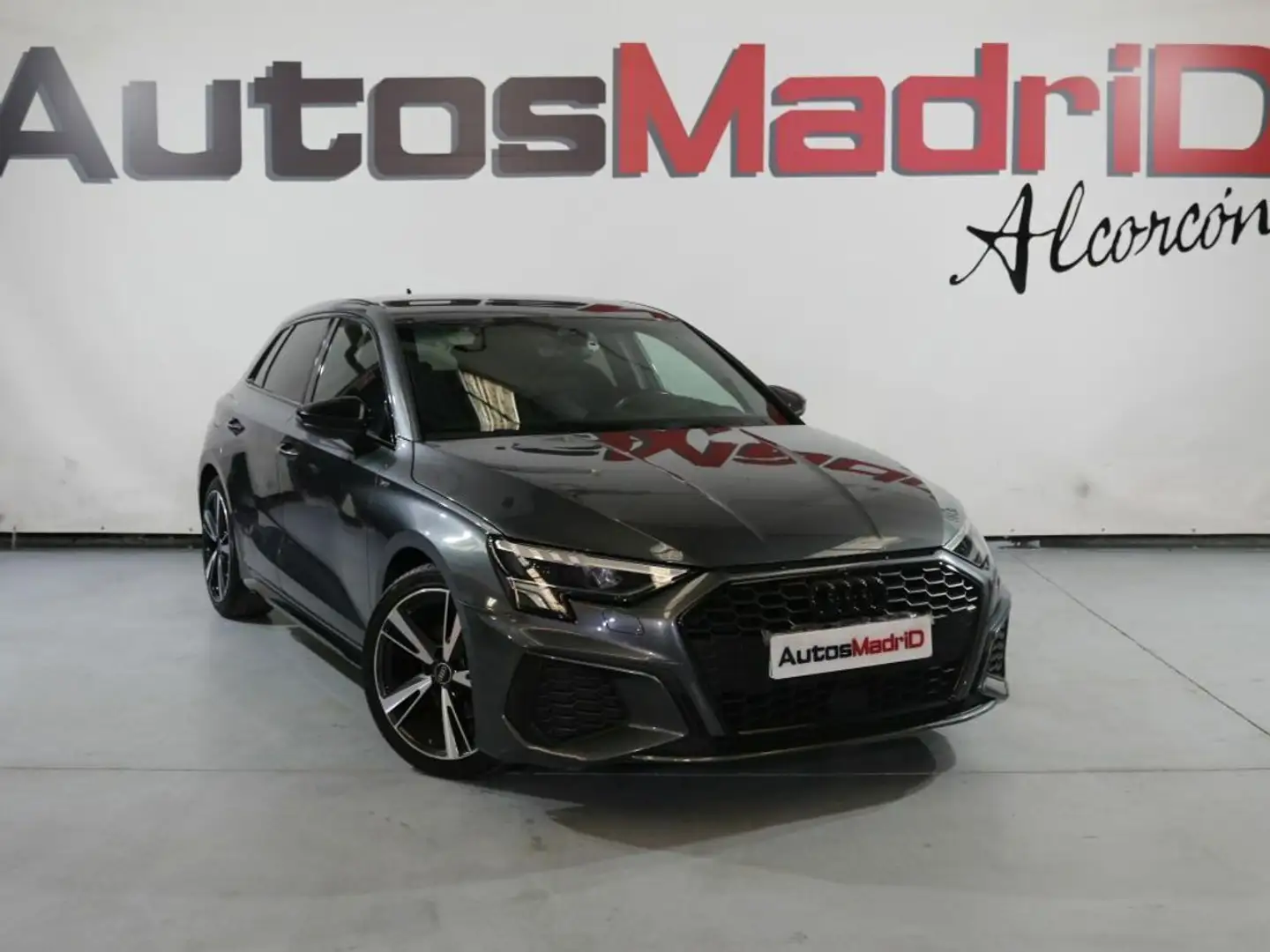 Audi A3 Sportback Black line 35 TDI 110kW S tron Grau - 1