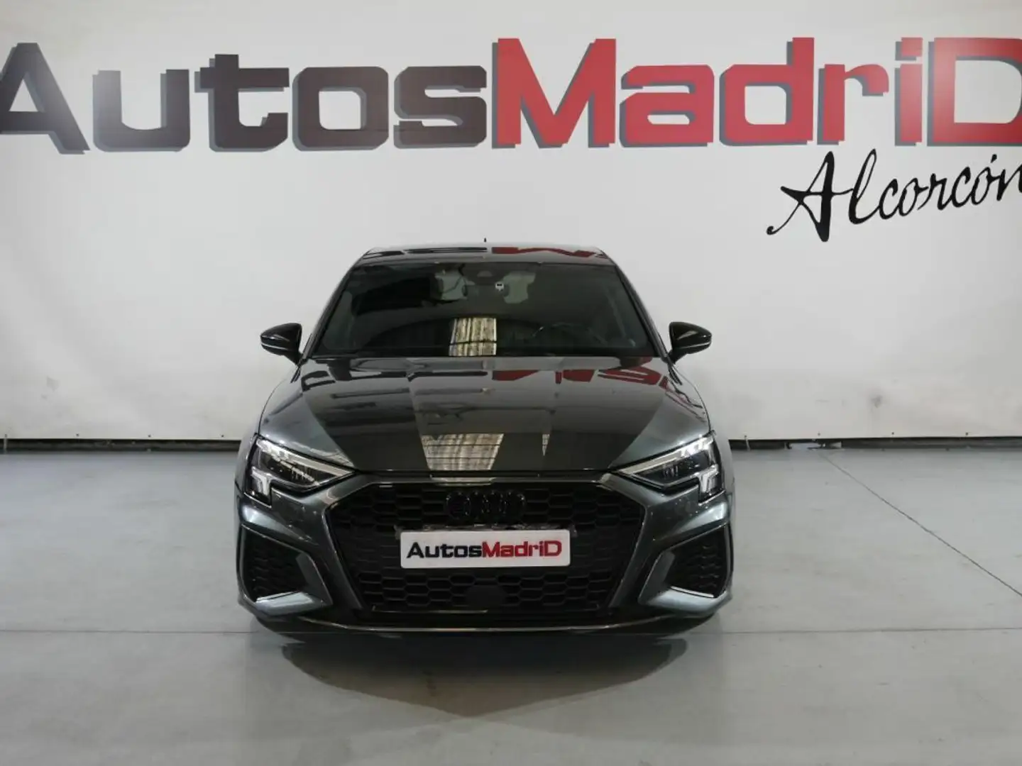 Audi A3 Sportback Black line 35 TDI 110kW S tron Grau - 2