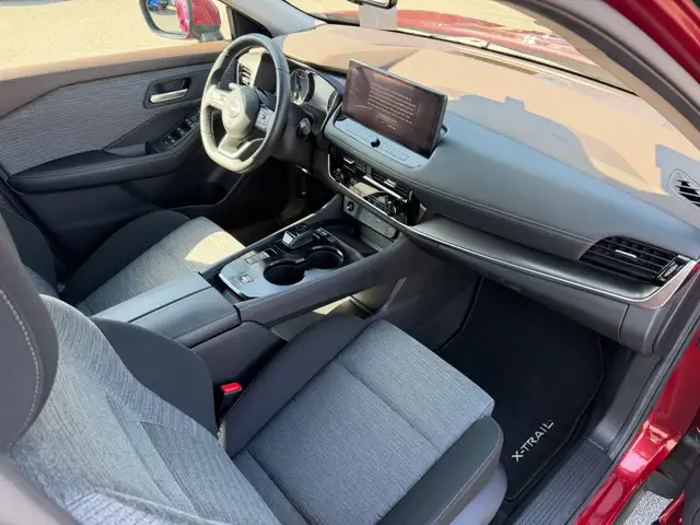 Nissan X-Trail view 14