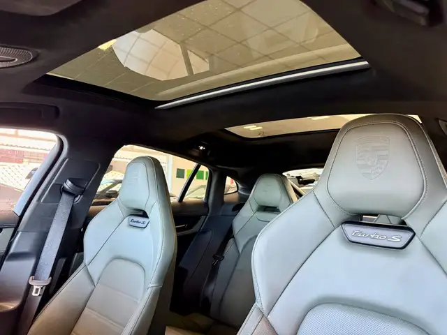 Porsche Panamera view 8