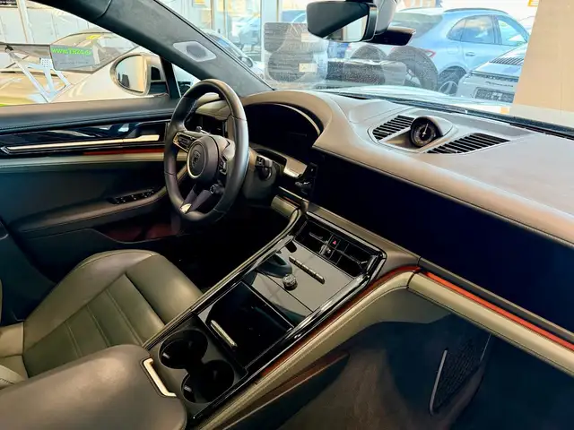 Porsche Panamera view 14