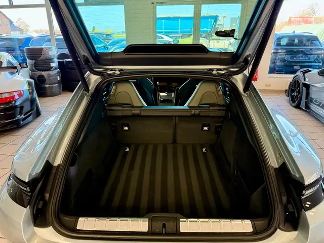 Porsche Panamera view 11
